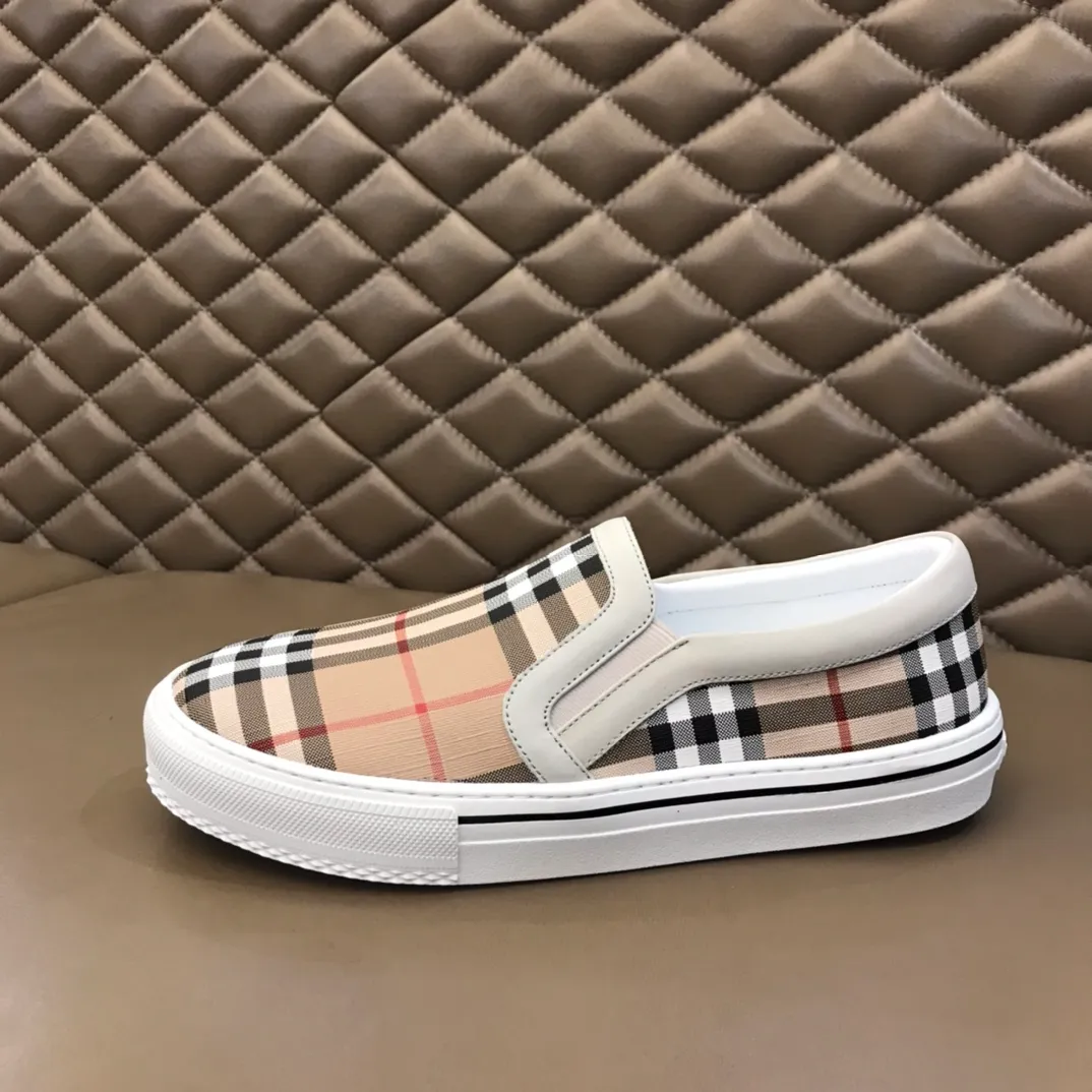 ◾️▫️B’s new spring and summer product, men’s classic low-top sneakers, are reinterpreted with vintage plaid and suede materials, and decorated with a new brand logo. First-layer cowhide lining, embossed Burberry logo on the heel, and original TPU outsole!  P340 Yuan Size: 38-44